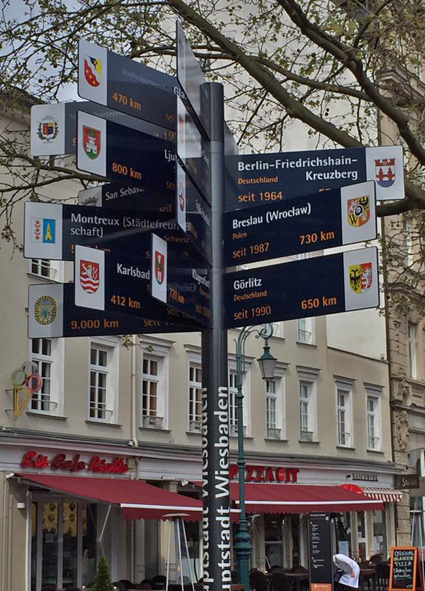 Neue Stele der Partnerstädte mod